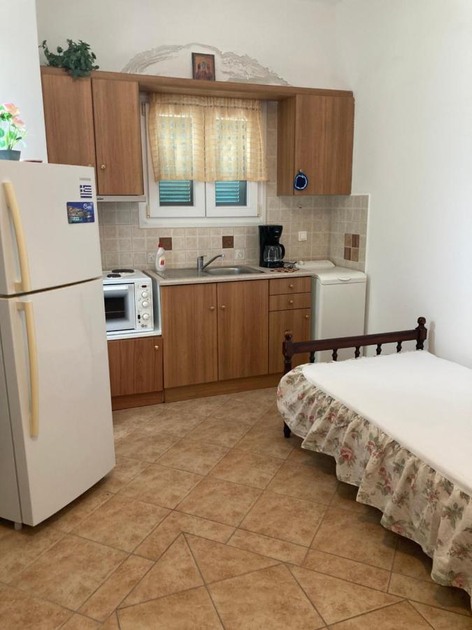 Agkyra Rooms Aladhinon Exterior photo