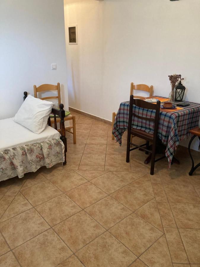 Agkyra Rooms Aladhinon Exterior photo