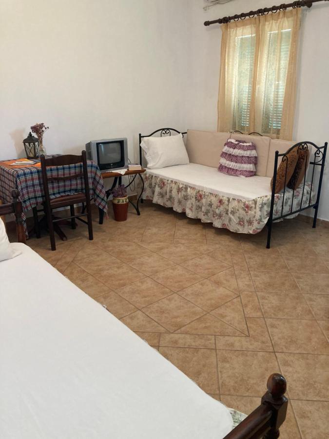 Agkyra Rooms Aladhinon Exterior photo